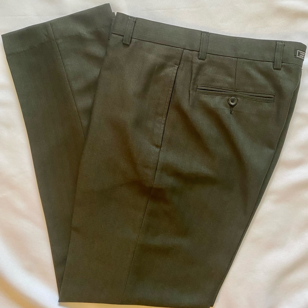 32/32 Never worn charcoal brown in color Michael Brandon slacks